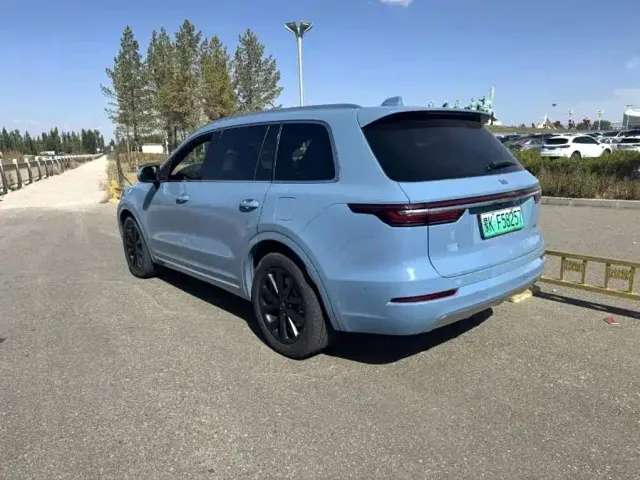 Li Auto ONE — Фото автомобиля 9