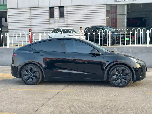 Tesla Model Y — Фото автомобиля 7