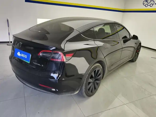 Tesla Model 3 — Фото автомобиля 3