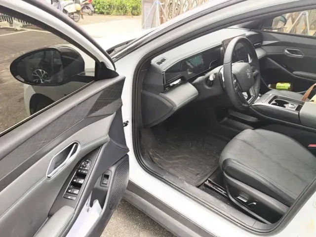 BYD Qin L — Фото автомобиля 15