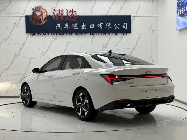 Hyundai Elantra — Фото автомобиля 4