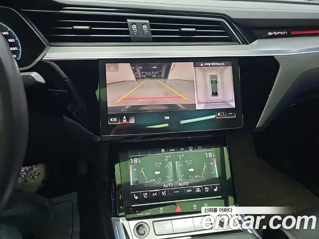 Audi e-tron — Фото автомобиля 10