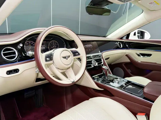 Bentley Flying Spur — Фото автомобиля 10