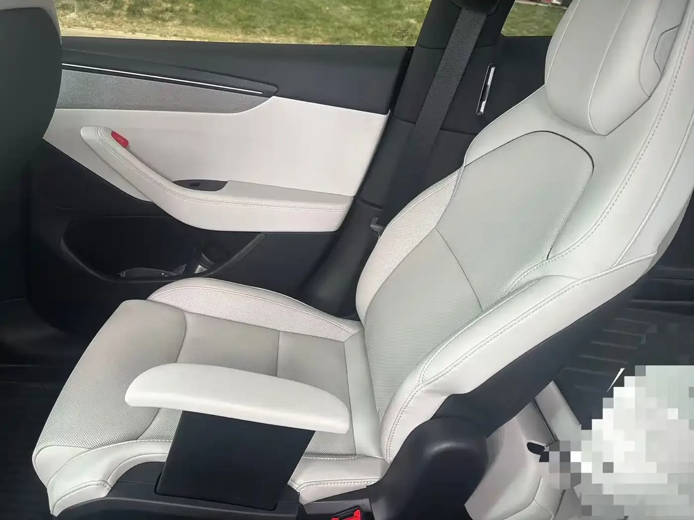 Tesla Model Y L 2025 Facelift Long Range AWD — Фото автомобиля 17