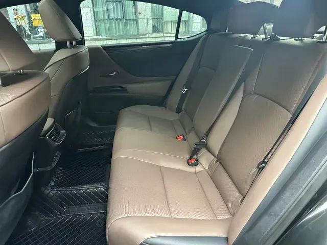 Lexus ES — Фото автомобиля 7