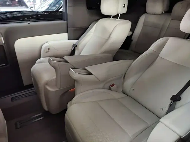 Li Auto MEGA — Фото автомобиля 16