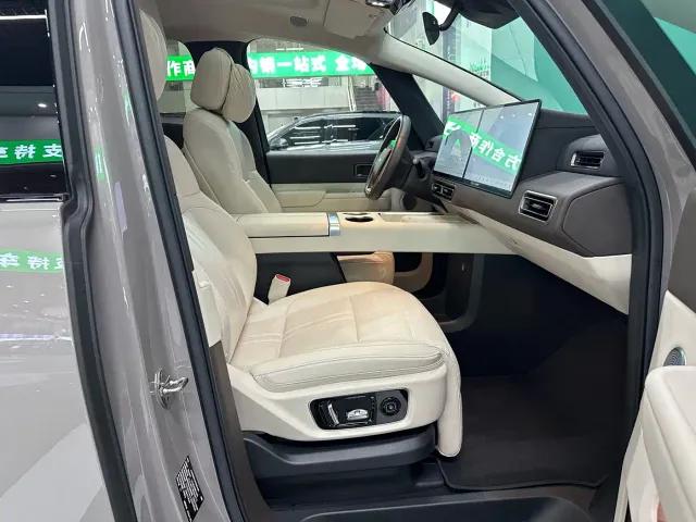 Li Auto MEGA — Фото автомобиля 25
