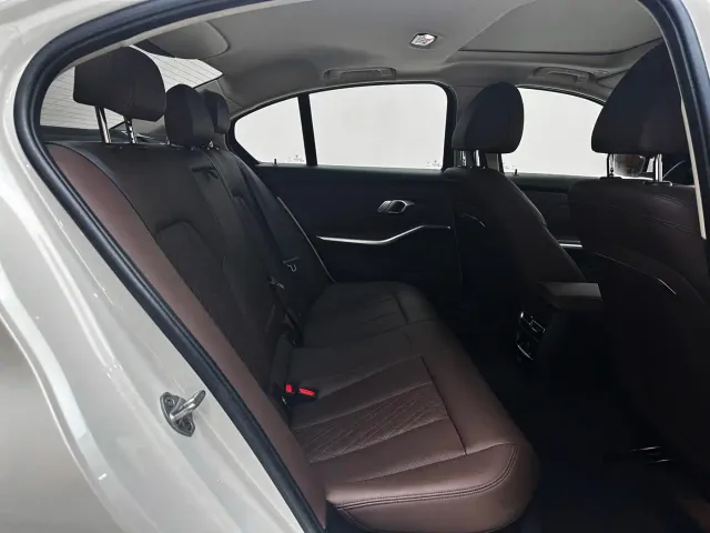BMW 3 Series — Фото автомобиля 24