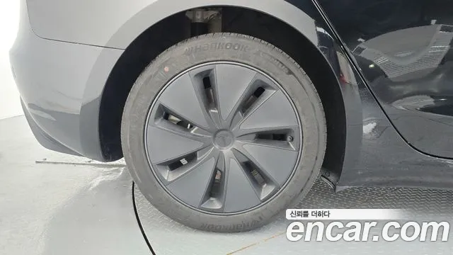 Tesla Model 3 — Фото автомобиля 5