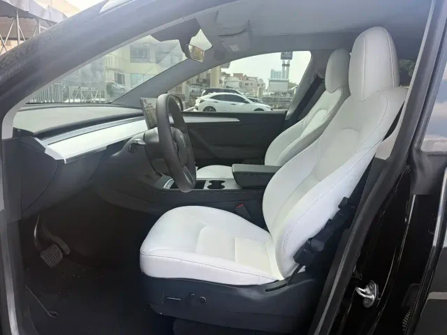 Tesla Model Y — Фото автомобиля 6
