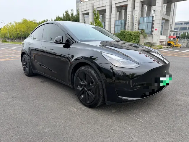 Tesla Model Y — Фото автомобиля 5