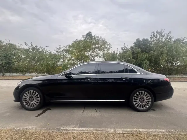 Mercedes-Benz E-Class — Фото автомобиля 4