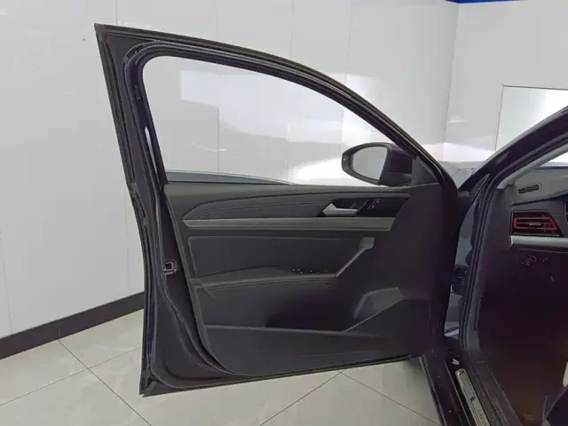 Volkswagen Lavida — Фото автомобиля 7