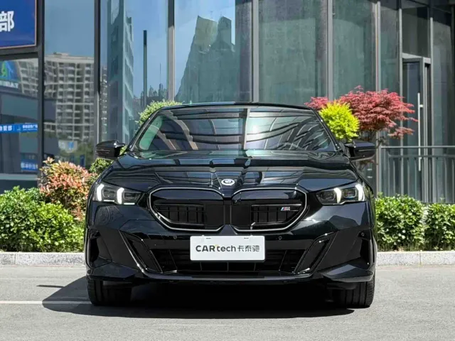 BMW 5 Series — Фото автомобиля 2