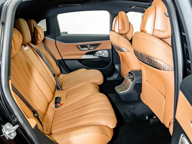 Mercedes-Benz E-Class — Фото автомобиля 20