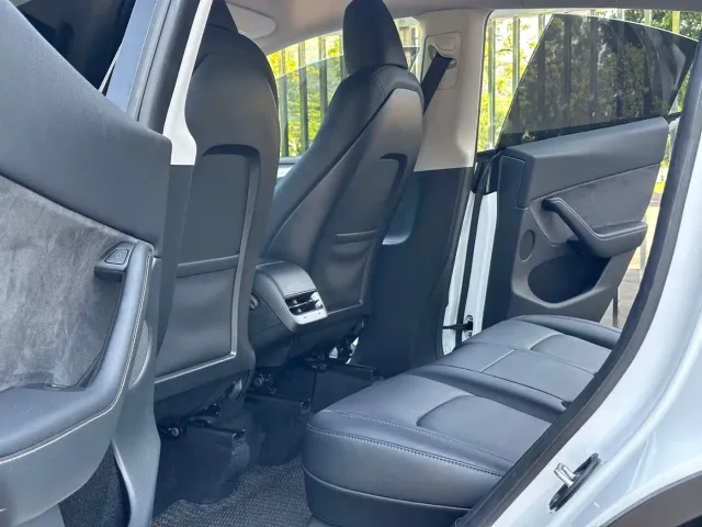 Tesla Model Y — Фото автомобиля 8