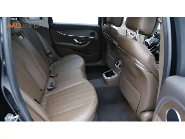 Mercedes-Benz E-Class — Фото автомобиля 8