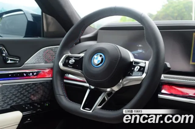 BMW i7 — Фото автомобиля 13