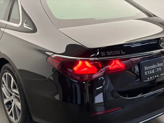 Mercedes-Benz E-Class — Фото автомобиля 21