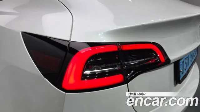 Tesla Model 3 — Фото автомобиля 8