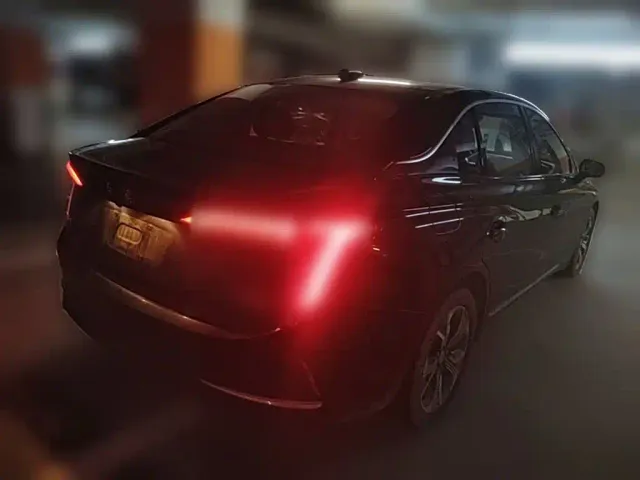 Hongqi E-QM5 — Фото автомобиля 9