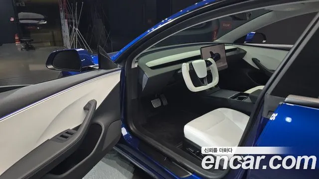 Tesla Model 3 — Фото автомобиля 10