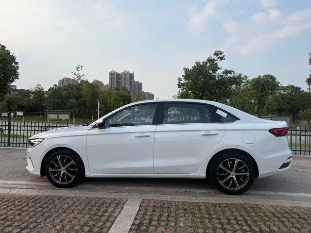 Geely Emgrand — Фото автомобиля 8