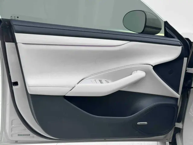 Xiaomi SU7 — Фото автомобиля 14