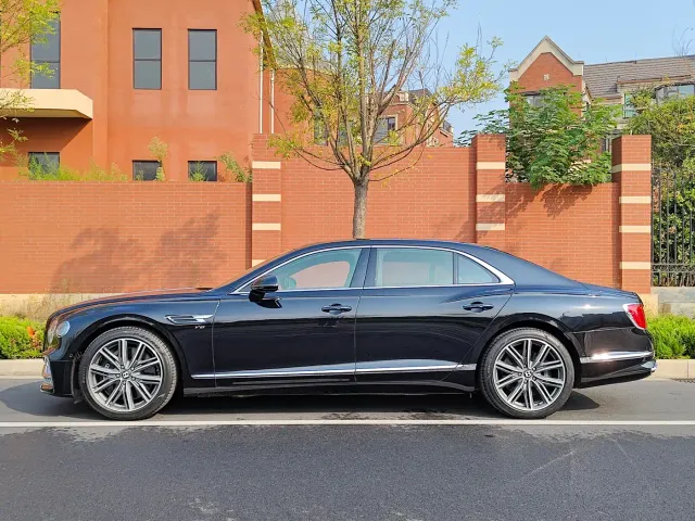 Bentley Flying Spur — Фото автомобиля 23