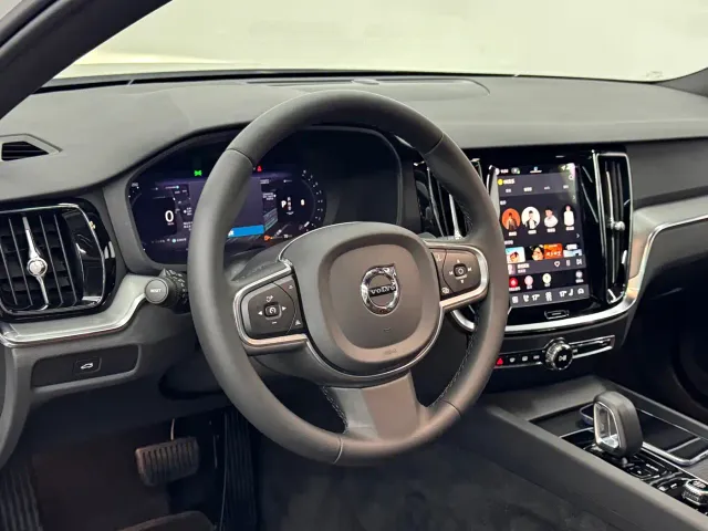 Volvo S60 — Фото автомобиля 6