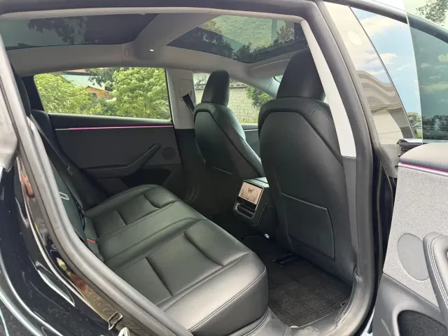 Tesla Model 3 — Фото автомобиля 9