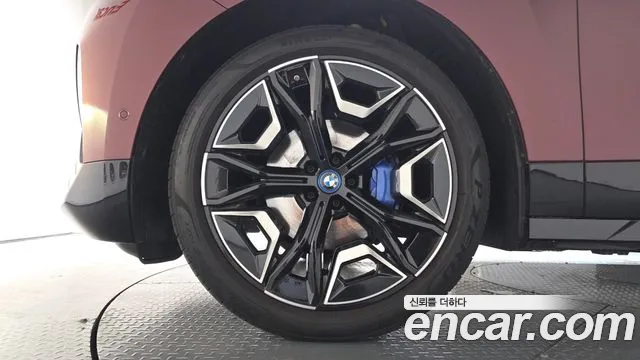 BMW iX — Фото автомобиля 5