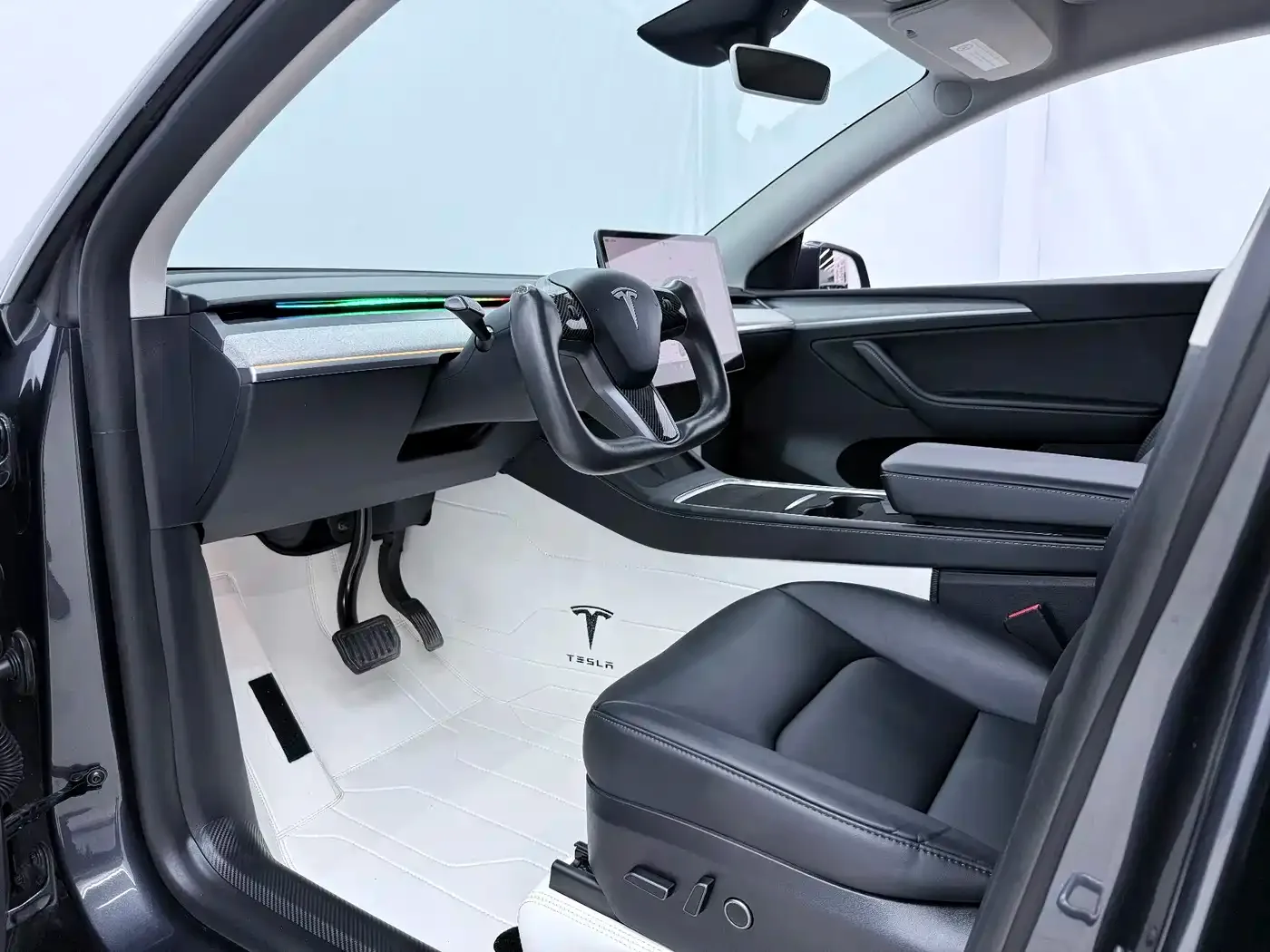 Tesla Model Y 2024 Rear-Wheel Drive Version — Фото автомобиля 4
