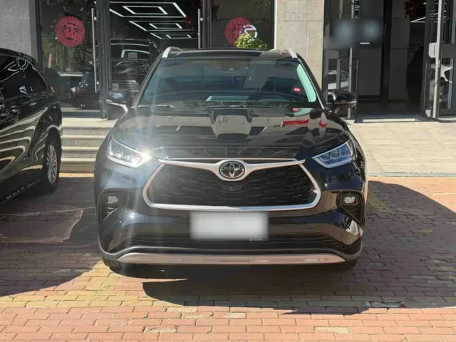 Toyota Highlander — Фото автомобиля 10