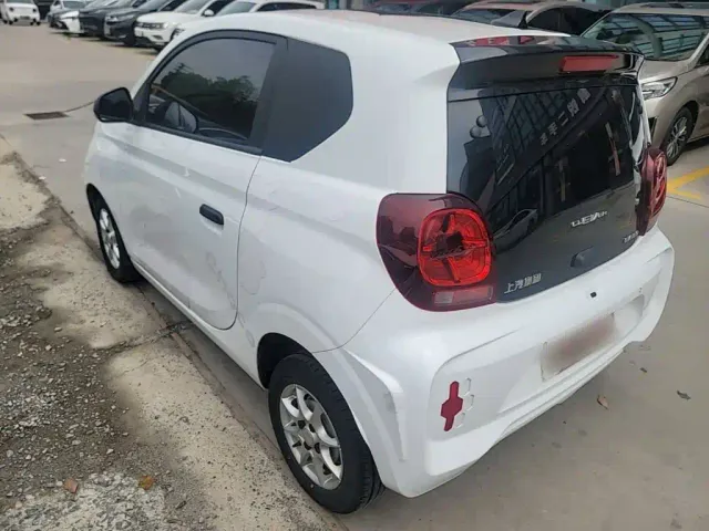 Roewe Clever — Фото автомобиля 4