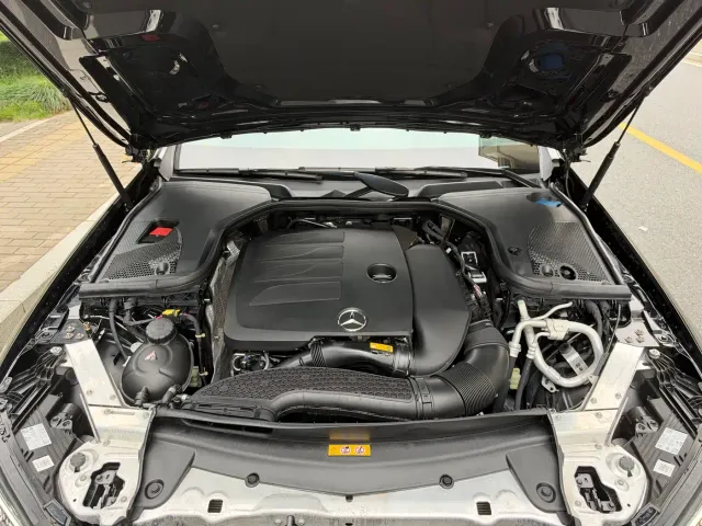 Mercedes-Benz E-Class — Фото автомобиля 11