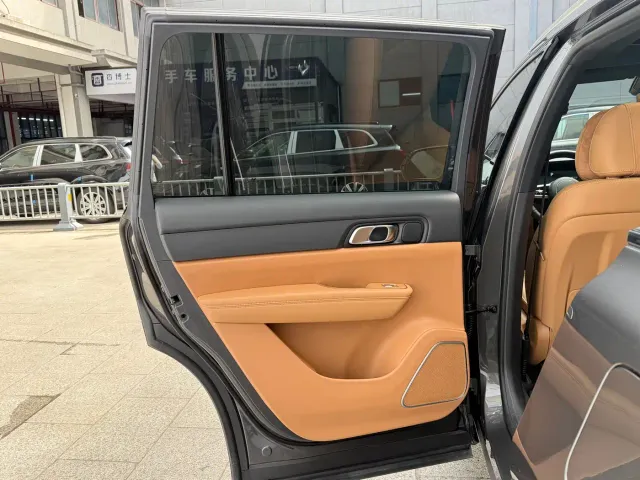 Li Auto ONE — Фото автомобиля 8