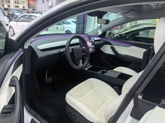 Tesla Model Y — Фото автомобиля 4