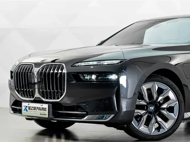 BMW i7 — Фото автомобиля 3