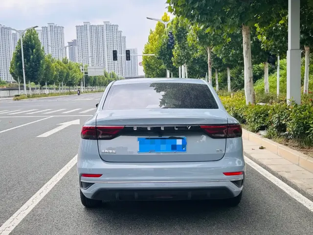 Geely Emgrand — Фото автомобиля 8