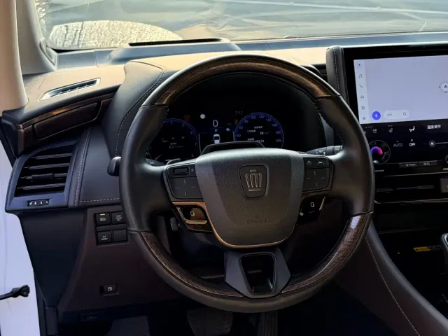 Toyota Vellfire — Фото автомобиля 8