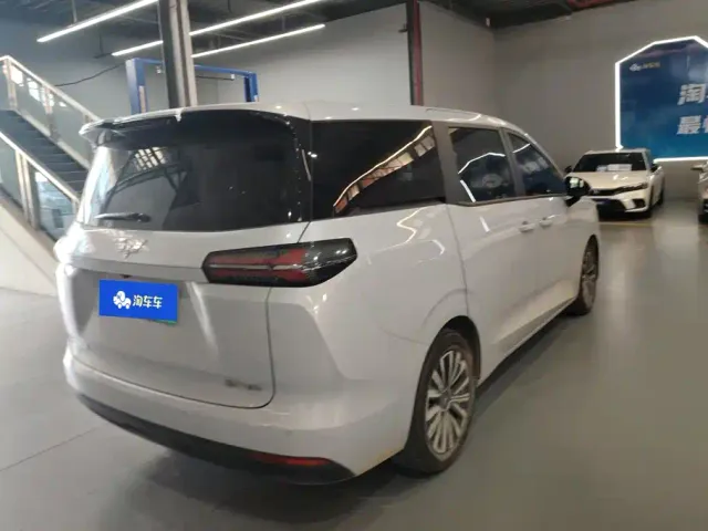 Wuling Starlight 730 — Фото автомобиля 3