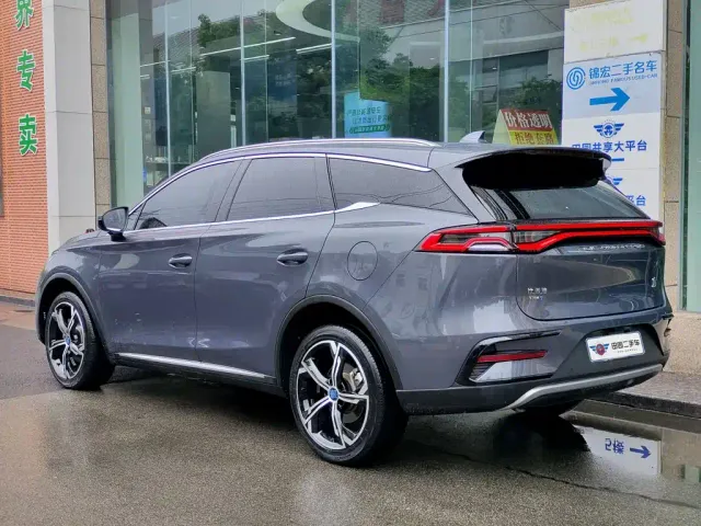 BYD Tang — Фото автомобиля 4