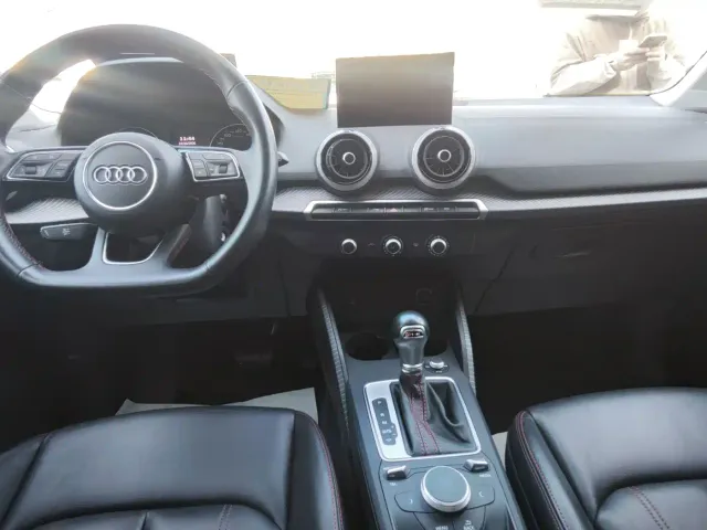 Audi Q2L — Фото автомобиля 8