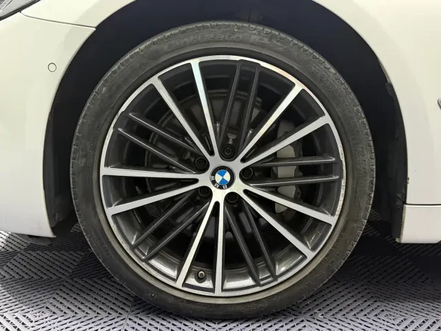 BMW 5 Series — Фото автомобиля 5