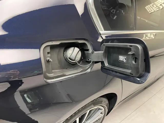 BMW 5 Series — Фото автомобиля 10