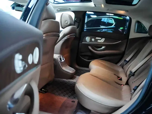 Mercedes-Benz E-Class — Фото автомобиля 5