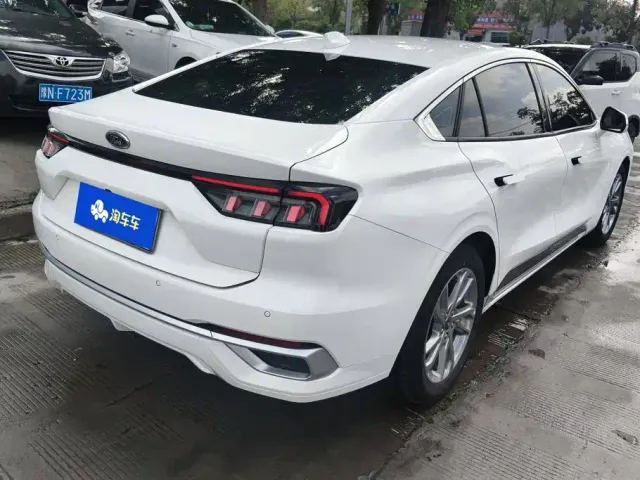 Ford Mondeo — Фото автомобиля 3
