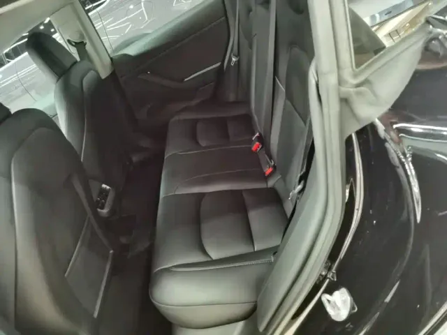 Tesla Model 3 — Фото автомобиля 16