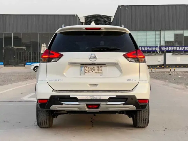 Nissan X-Trail — Фото автомобиля 5